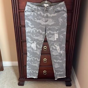 Easel Distressed Camouflage Pants